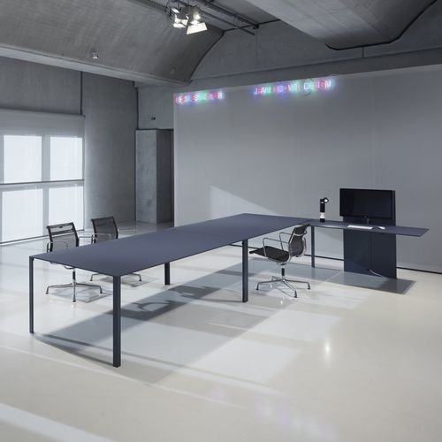 Bureau de direction - LESSLESS COLOR - UNIFOR - sur pied / de 2 à 4 personnes / de 4 à 8 personnes