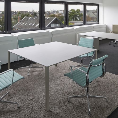 Table de réunion contemporaine - LESSLESS COLOR - UNIFOR - en linoléum / avec piètement en aluminium / rectangulaire