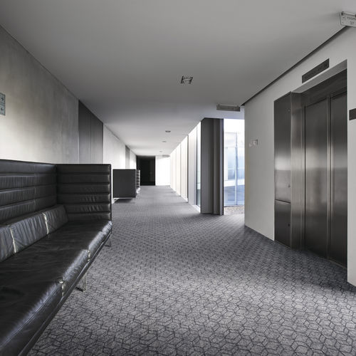Moquette tuftée - ECHO - Balsan - en nylon / professionnelle / à motif géométrique