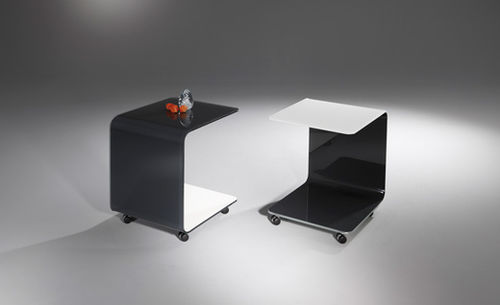 Table d'appoint contemporaine - ZABO - Dreieck GmbH - en verre / rectangulaire / à roulettes