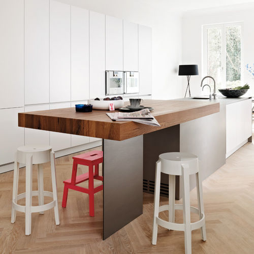 Cuisine contemporaine - House Hamburg - eggersmann küchen GmbH & Co. KG - en bois / en acier inoxydable / en stratifié