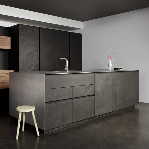 Cuisine contemporaine - E3.0 - eggersmann küchen GmbH & Co. KG - en placage de bois / en chêne / en acier inoxydable