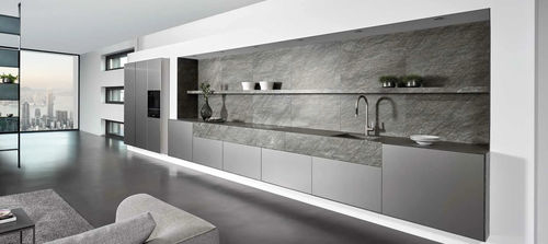Cuisine contemporaine - E3.0 - eggersmann küchen GmbH & Co. KG - en quartzite / en aluminium anodisé / dissimulée