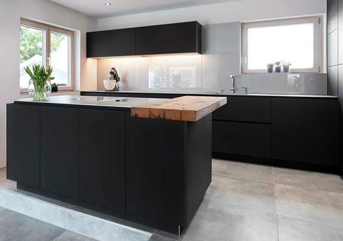 Cuisine contemporaine - House Heidenheim - eggersmann küchen GmbH & Co. KG - en acier inoxydable / stratifiée / avec îlot