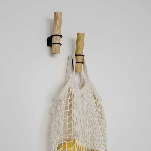 Patère contemporaine - Torch - EMKO - en métal / en bois / individuelle