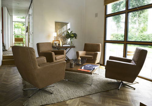 Fauteuil contemporain - COOPER - Furninova AB - en cuir / en tissu / piètement central