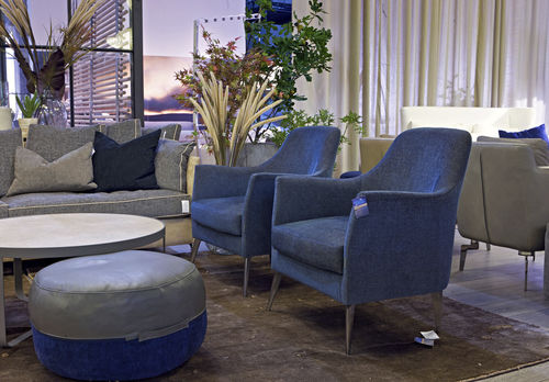 Fauteuil contemporain - DIONE - Furninova AB - en cuir / en tissu