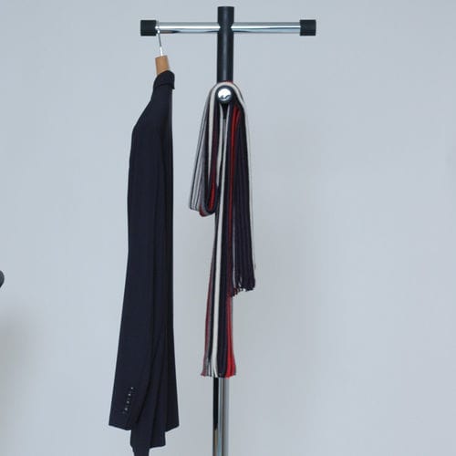 Porte-manteau sur pied - POM - MOX AG - contemporain / en acier / en métal chromé