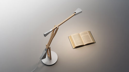 Lampe de table - INTERNODE - Artemide - en aluminium / en bambou / classique