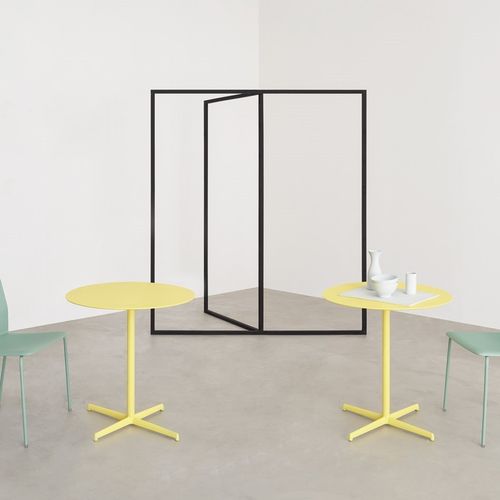 Table contemporaine - KOBE - DESALTO spa - en stratifié / avec piètement en acier / avec piètement en fonte d'aluminium