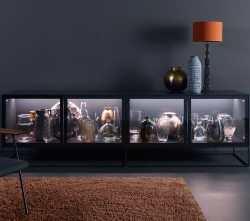 Vitrine contemporaine - NEX - Piure GmbH - en verre / éclairée / basse