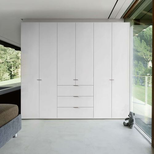 Armoire contemporaine - NEX  - Piure GmbH - en bois laqué / à portes battantes / à tiroir