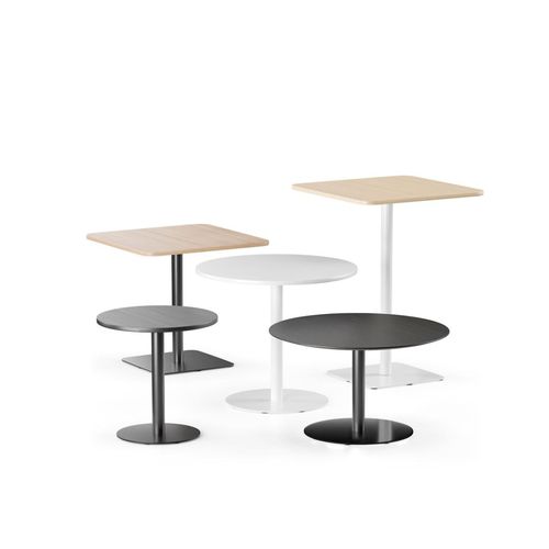 Table basse design scandinave - Spot - Martela - en métal peint / en frêne / en bois teinté