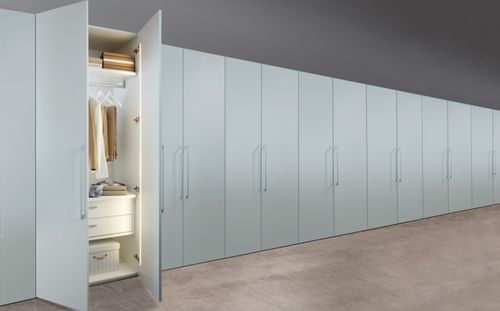 Armoire contemporaine - LUX-GOOD® - Rüttimann AG - en bois / à portes battantes / avec éclairage intégré