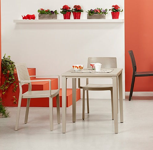 Table contemporaine - Timo - SCAB GIARDINO SPA - en polypropylène / en thermoplastique / avec piètement en aluminium