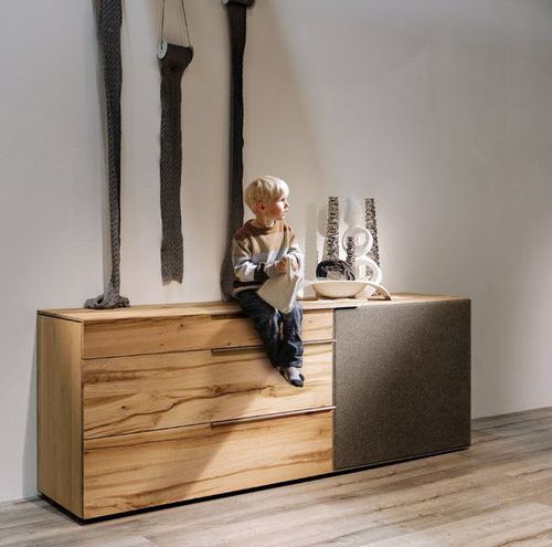Buffet contemporain - V-Alpin - Voglauer Möbelwerk Gschwandtner & Zwilling GmbH & Co. KG - en chêne / en cuir / en tissu