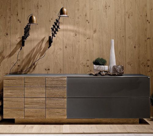 Buffet contemporain - V-Montana  - Voglauer Möbelwerk Gschwandtner & Zwilling GmbH & Co. KG - en chêne / en verre / avec tiroirs