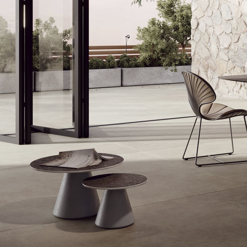 Table d'appoint contemporaine - CONIX - Royal Botania - en teck / en céramique / en pierre de lave