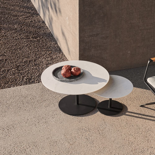 Table d'appoint contemporaine - BUTLER - Royal Botania - en teck / en céramique / en pierre de lave