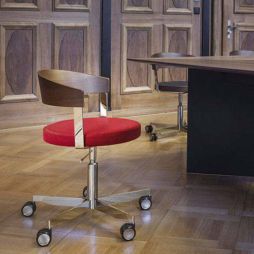 Chaise visiteur contemporaine - G 125 - girsberger - d'intérieur / en bois / tapissée
