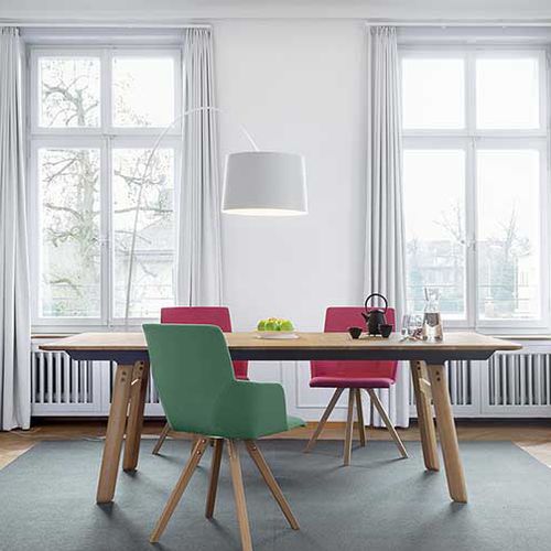 Table contemporaine - ESTUDIO - girsberger - en bois / rectangulaire / à rallonge