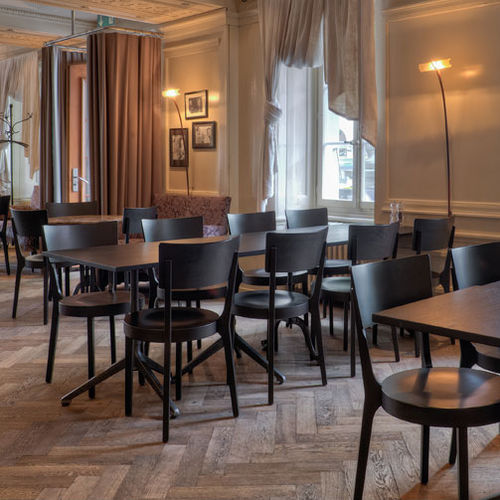 Chaise de restaurant contemporaine - PUNTO - girsberger - d'intérieur / en bois / professionnelle
