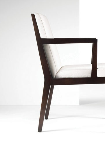Chaise visiteur contemporaine - AMALFI - Gunlocke - en tissu / avec piètement en bois / tapissée