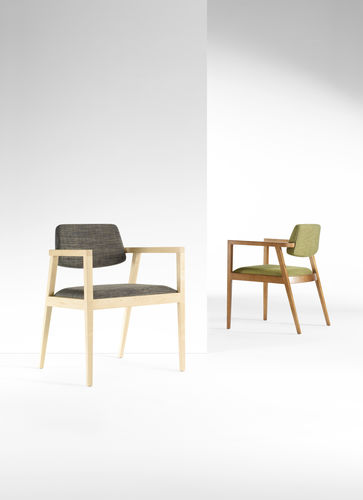 Chaise visiteur de style - MARA - Gunlocke - en tissu / avec piètement en bois / tapissée