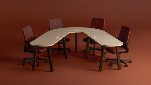 Table de conférence moderne - TRIBUTAIRE&trade; - KI - en bois massif / avec piètement en bois / avec piètement en aluminium
