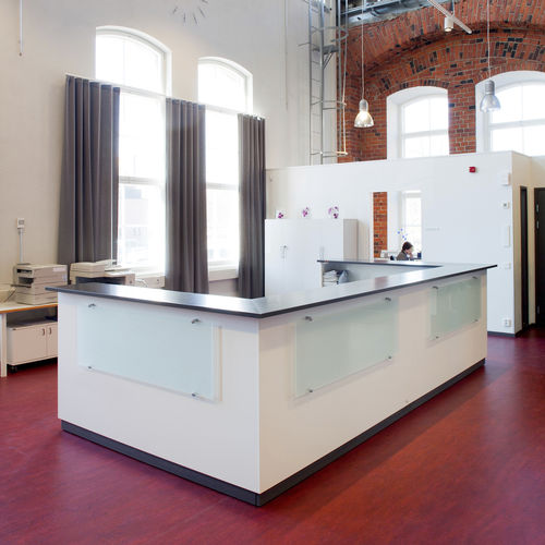 Banque d'accueil modulable - ISKU - d'angle / stratifiée / en verre