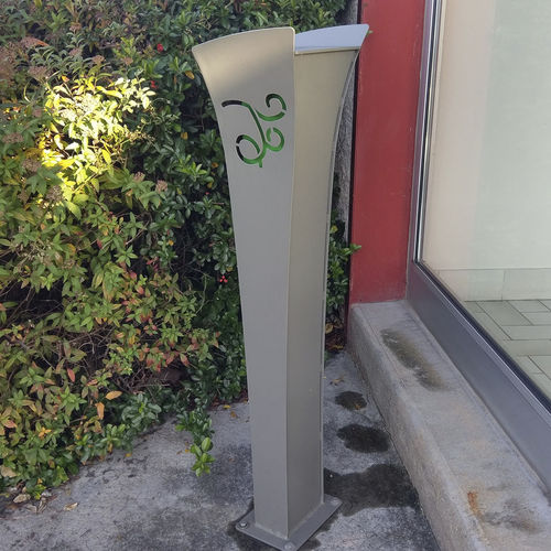 Cendrier sur pied - FLOREA - GUYON - en métal / pour extérieur / pour espace public