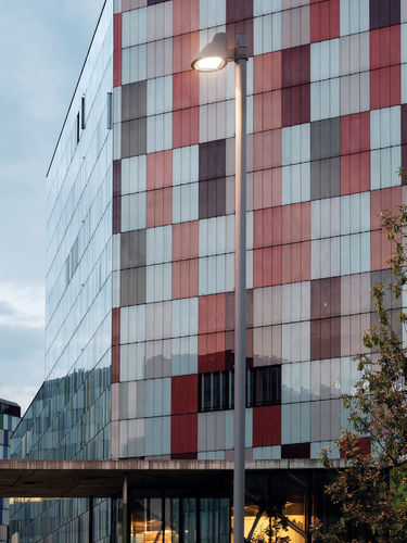 Lampadaire urbain - BELL - MARTINI Illuminazione - contemporain / en fonte d'aluminium / avec diffuseur en verre trempé