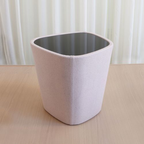 Table d'appoint contemporaine - Blom  - schiavello - en verre / avec piètement en tissu / carrée