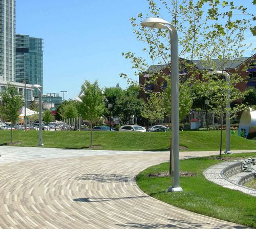 Lampadaire urbain - METRO40 : HI-GLO - landscapeforms - contemporain / en métal / à LED