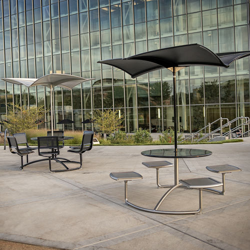 Table contemporaine - MINGLE - landscapeforms - en métal / ronde / avec chaises intégrées