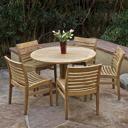 Table à manger contemporaine - WELLSPRING - landscapeforms - en bois / ronde / pour espace public