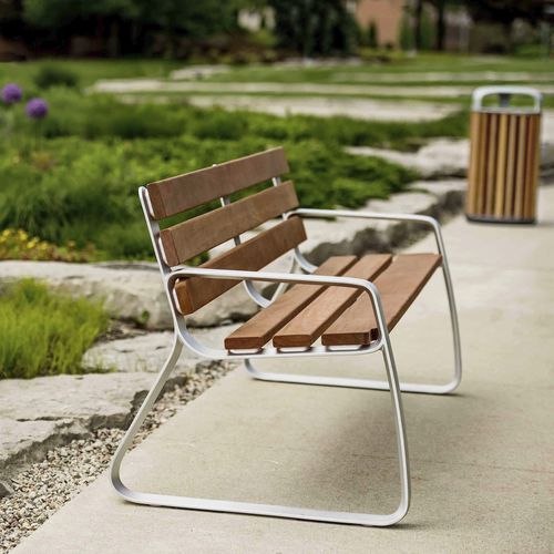 Banc public contemporain - FGP - landscapeforms - en bois / en fonte d'aluminium / avec dossier