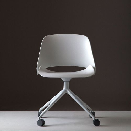 Chaise de bureau contemporaine - TREA - Humanscale - en métal / cantilever / à roulettes