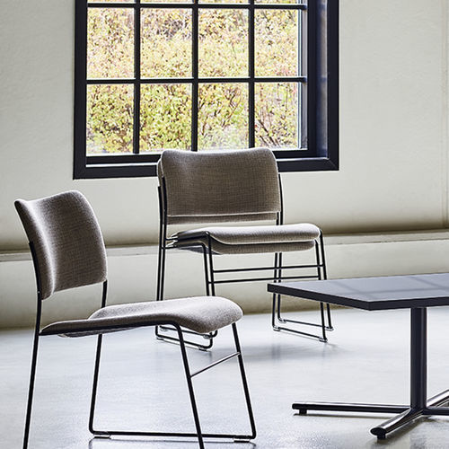 Fauteuil contemporain - 40/4 - HOWE - en placage de bois / en métal / tapissé