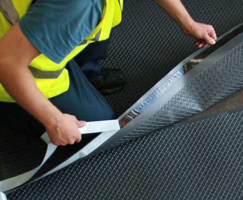 Revêtement de sol en polypropylène - DampSafe 601 Slinline - Newton Waterproofing Systems - d'intérieur / pour le tertiaire / en rouleau