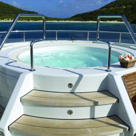 Piscine coque - YACHT - COMPASS Pools - d'extérieur / enterrée / en céramique
