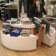 présentoir pour vêtements / en bois / table / professionnel