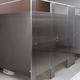 cabine sanitaire pour établissement public / pour toilette / en inox