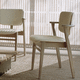 chaise contemporaine / d'intérieur / en cuir / en chêne