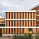 brise-soleil en bois composite / pour façade / vertical / fixe