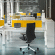 chaise de bureau contemporaine / d'intérieur / en cuir / avec piètement en métal