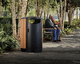 poubelle publique / en acier à revêtement par poudre / en plastique recyclé / en bois