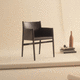 chaise contemporaine / d'intérieur / en cuir / avec piètement en frêne