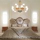 lit double / de style Louis XV / avec tête de lit tapissée / en tissu