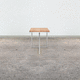 table contemporaine / en bois massif / en mélèze / avec piètement en acier inoxydable poli